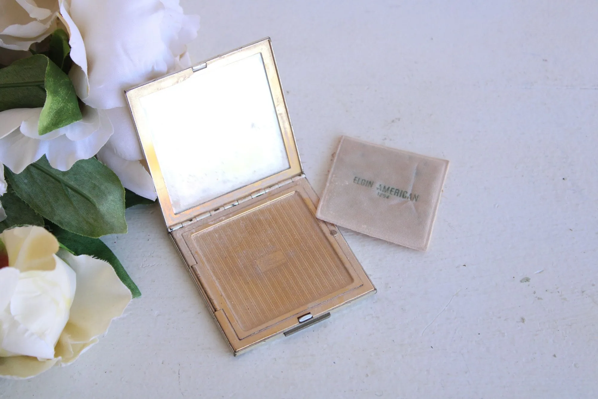 Vintage 1950s  Elgin Enamel Mirrored Powder Compact